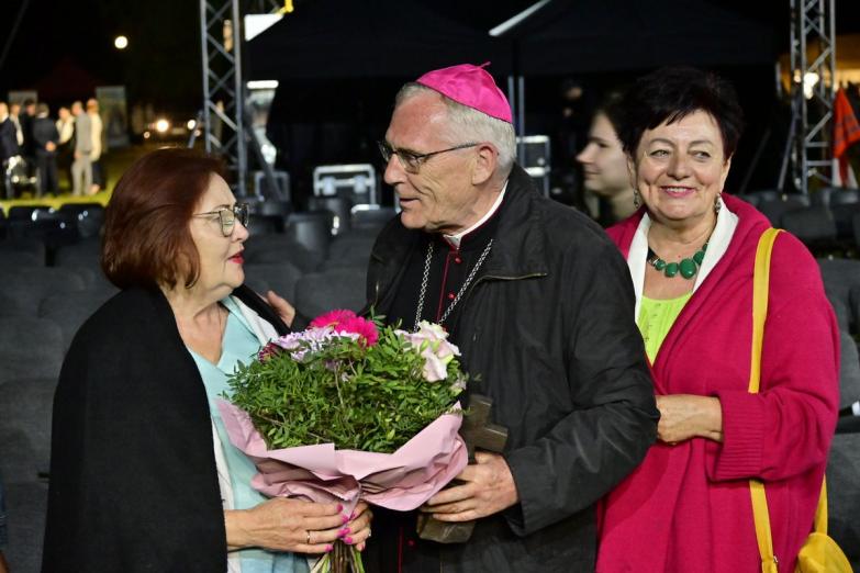 Premiera widowiska muzycznego „Nauka o Miłości, Odwadze i Krzyżu” na zakończenie uroczystości z okazji 40-lecia obrony krzyża w Miętnem