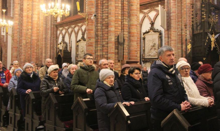 24 grudnia Mszy św. o godzinie 21.00 sprawowanej w siedleckiej katedrze przewodniczył Biskup Siedlecki Kazimierz Gurda