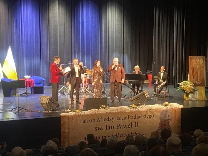 Międzyrzec uczcił Dzień Patrona Miasta - koncert papieski
