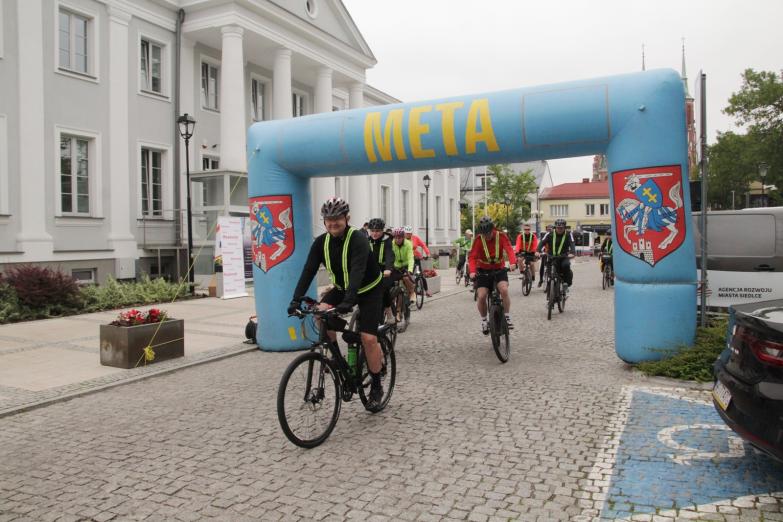 Siedleccy przedsiębiorcy pojechali rowerami do Żelechowa