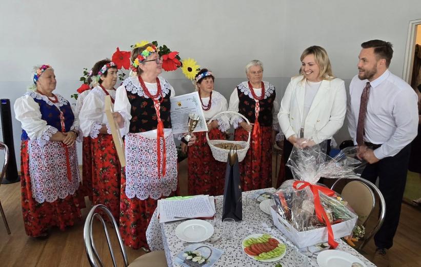 „Krzymoszowianki” z nowymi strojami