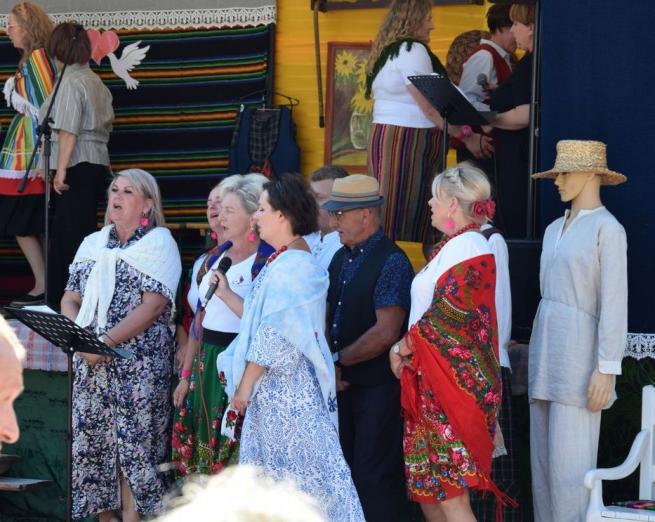 Dziecięcy zespół ludowy z Łukowa na pikniku rodzinnym w Gminie Stanin