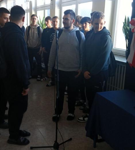 Patriotyczne karaoke w łukowskich „Alejach”