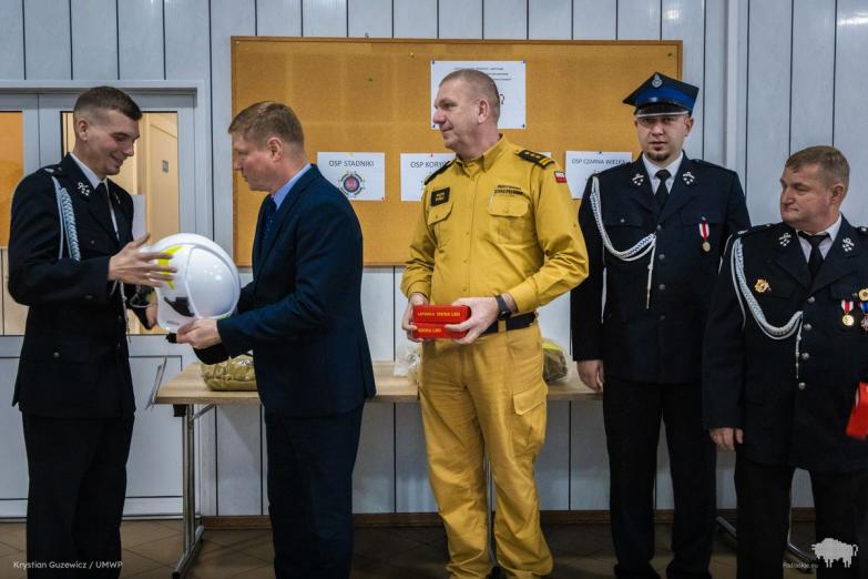 Nowe wyposażenie dla druhów strażaków