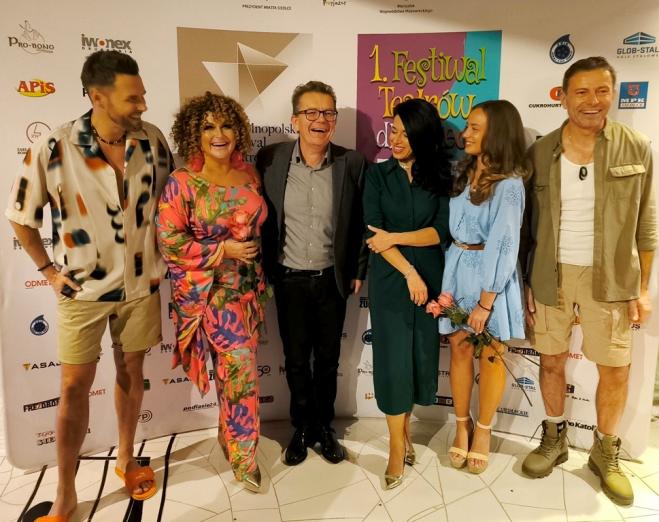 Katarzyna Skrzynecka zachwyca w spektaklu „Podróż poślubna plus”