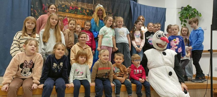 Działania Gminnego Centrum Kultury w Konstantynowie. Teatr familijny „Świąteczna gorączka Olafa”