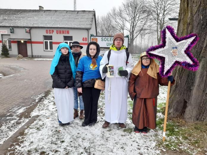 Kolędnicy misyjni w parafii Dębowa Kłoda