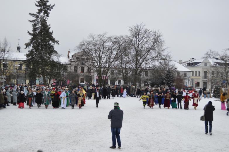 „Nadzieją się cieszą, idąc za gwiazdą”. Bialski Orszak Trzech Króli