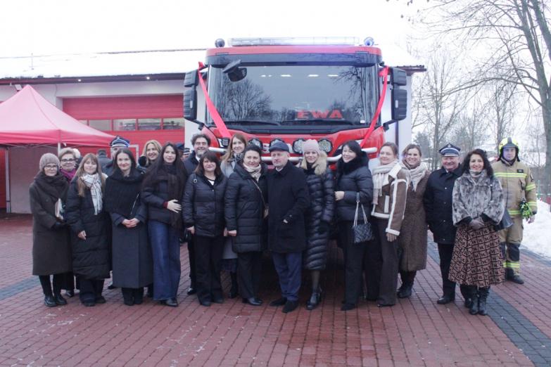 Nowy ciężki wóz strażacki dla OSP Niemojki. Inwestycja za ponad 2,2 mln zł