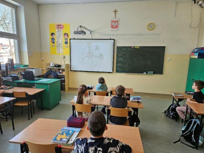 Uczniowie uczą się, jak chronić swoje dane