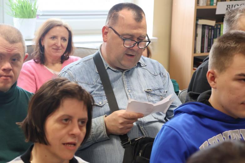 Wiosna i poezja. Inspirujące spotkanie w bibliotece