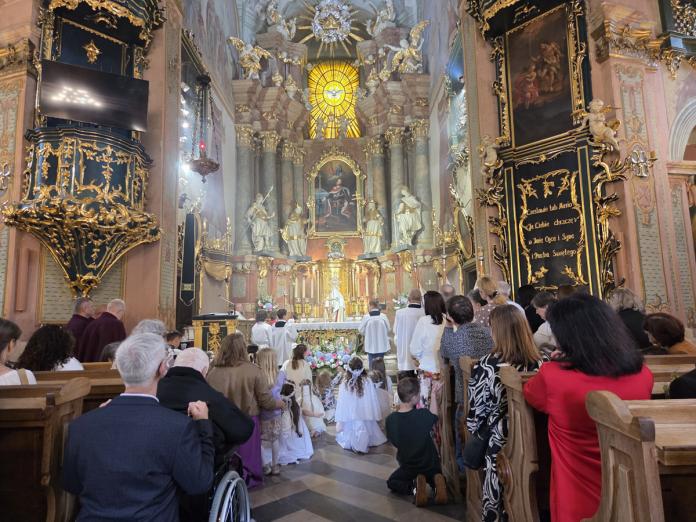 Tłumy wiernych na ulicach Włodawy. Wspólna procesja Bożego Ciała połączyła parafie