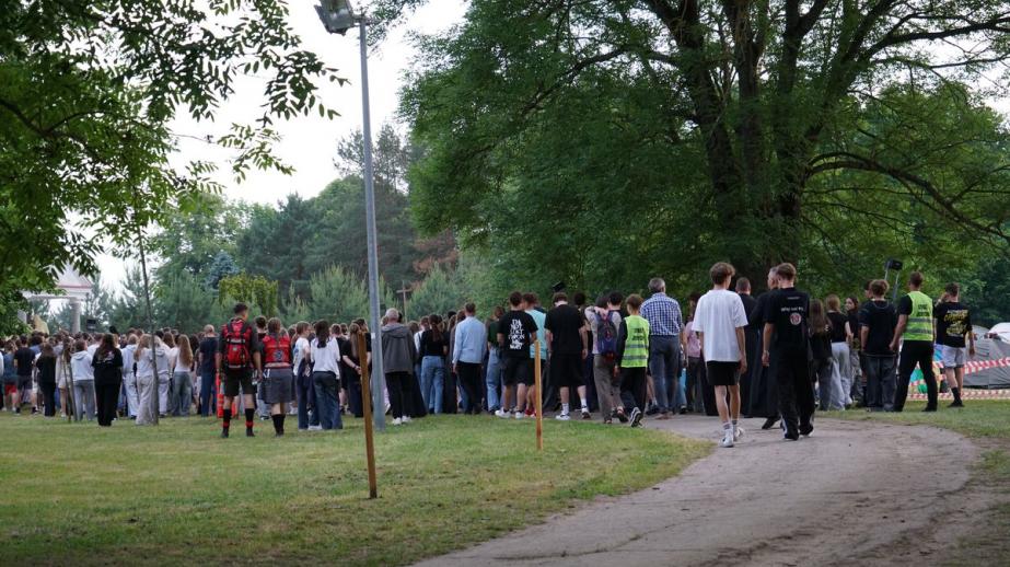 „Jestem” – młodzi w Pratulinie. Trwa Jerycho Młodych 2026 /I dzień - DROGA KRZYŻOWA/