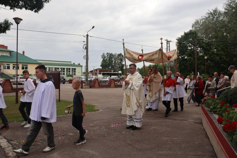 Trwają duchowe przygotowania do konsekracji świątyni w Dębowej Kłodzie