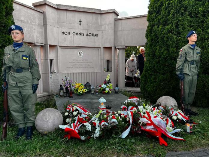 Aby pamięć trwała